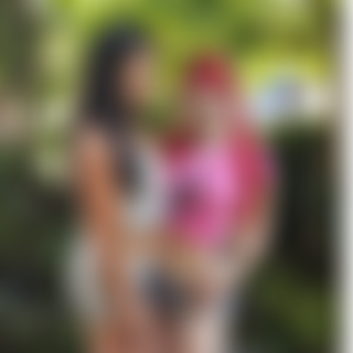Larissa-TS+Mia-May