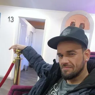 GuyST049