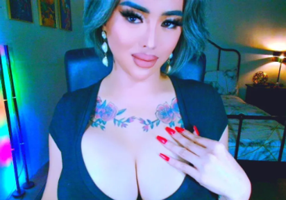 ShaiHugeSelfsuck - Grosse Brüste