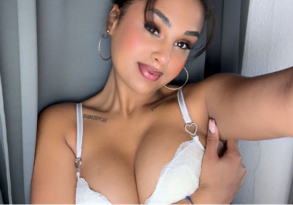 zur LiveCam von Zoey