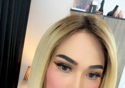 Sexcam von 8inchDevineSelfsuck komm und besuche sie live im Sexcam Chat