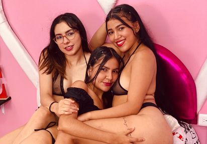 Sexcam von Zelyna + Zaara + Zafina