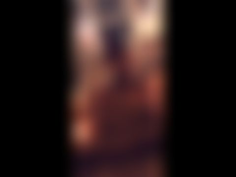 Nackt auf der Treppe