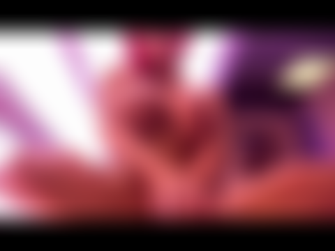 Im Solarium habe ich mich eingecremt und der Dildo flutschte so geil zwischen meine großen Brüste