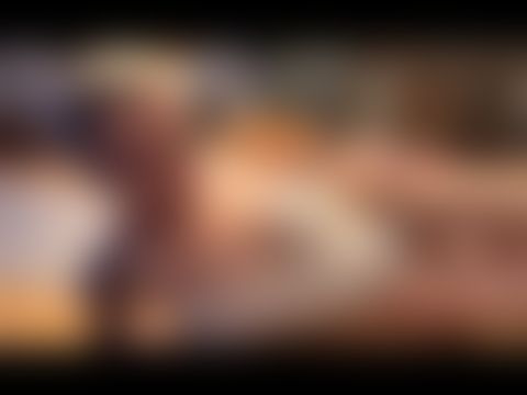 Schlampe lässt sich auf dem Küchentisch durchnehmen...🤤