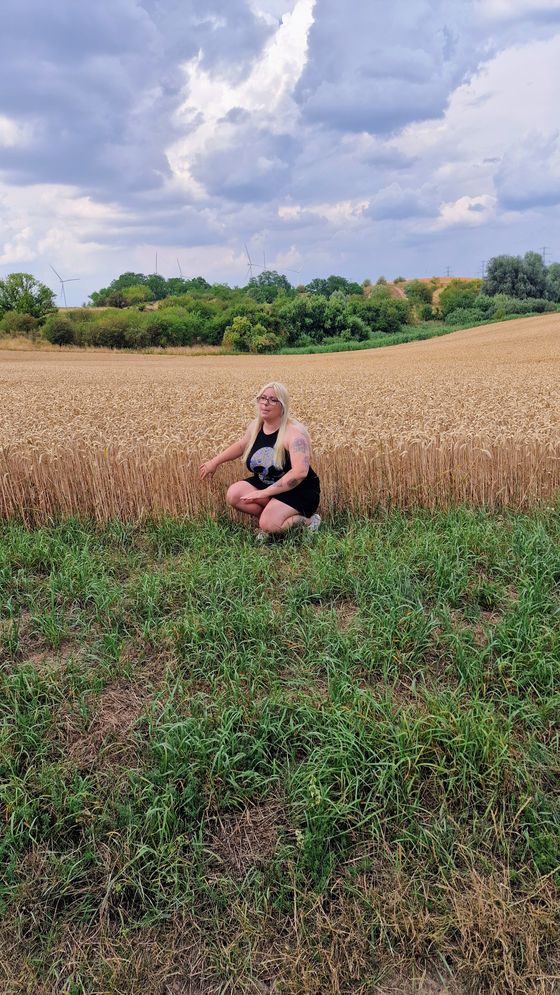 Nachmittagssonne im Kornfeld... 🌾🖤