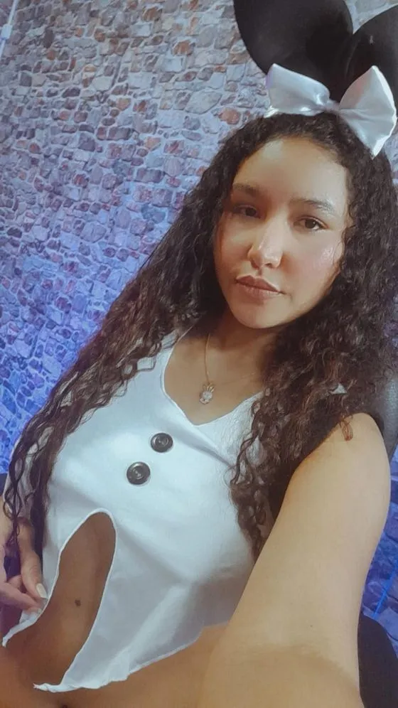 🐰 This bunny is hot and wants to eat your carrot 🥕