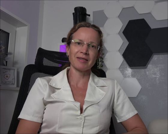 Ich weiß, dass du bei den Temperaturen Gelüste hast. Deswegen ist meine #Praxis früh für dich online geöffnet!
I know these temperatures are making you crave certain things. That's why my #practice is opening early online just for you!