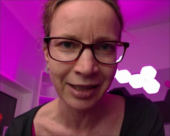 Hast du Druck an dem Langen Wochenende?

Ich verhelfe dir zum Abspritzen. Video: Ich blase dich geil ab! POV

Schönen Feiertag, Anni