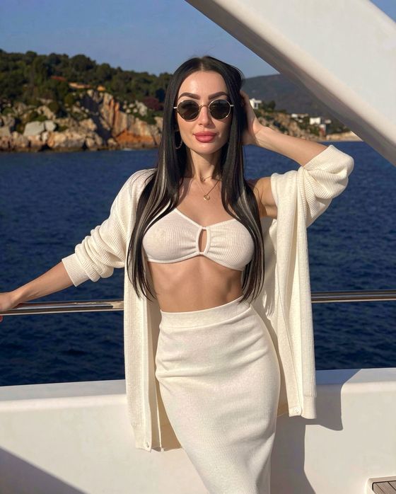 Eine Yacht reiten oder deinen Schwanz benutzen? Ride a yacht or your dick?