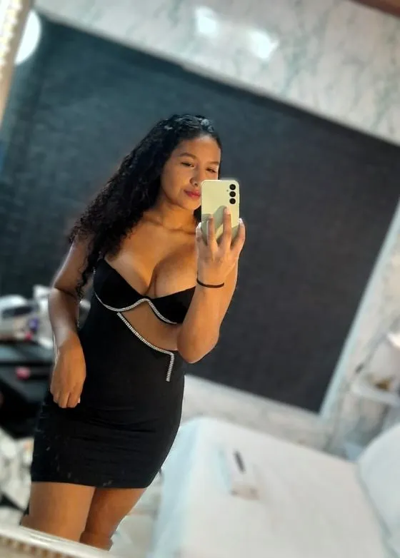 🔥 My hot body craves your touch 🍒