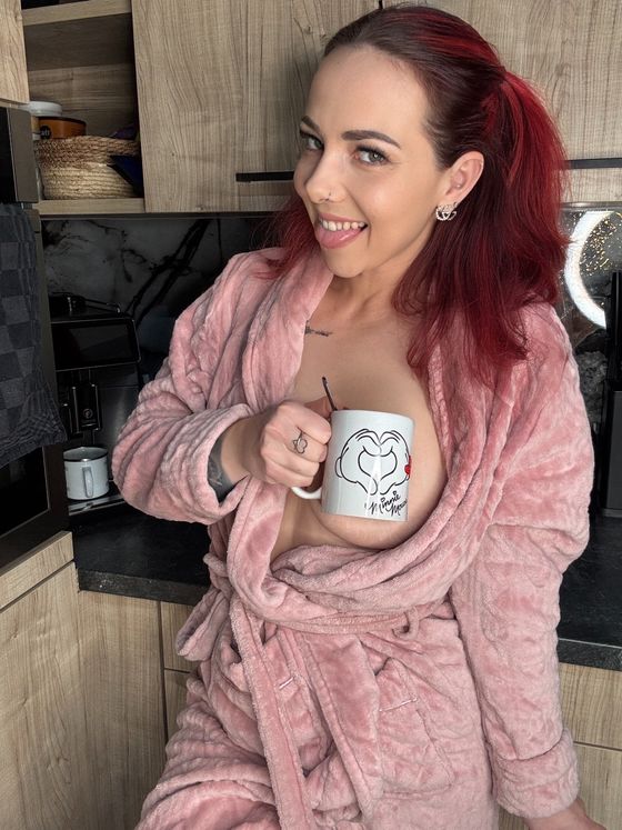 ich sage immer: Wenn ein Mann in der früh um 5 Uhr zum Arbeiten aufstehen muss, sollte er auch mit einem Blowjob oder guten Morgen SEX geweckt werden