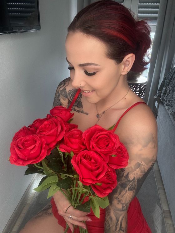 Gibt es da draußen jemanden der mir Blumen schenken mag hier? 