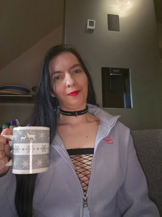 Kaffee geht doch irgendwie immer - morgens, mittags, abends, nachts oder bist du eher Team Tee? Wünsche dir einen schönen Start ins Wochenende 💋