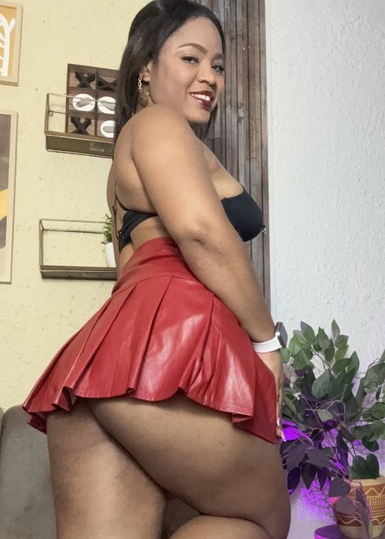 Anal play starts now 🍑💦 Watch me open up and squirt hard! Stay close!