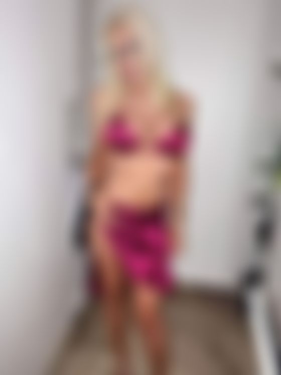 Hilft mir jemand beim Ausziehen ?