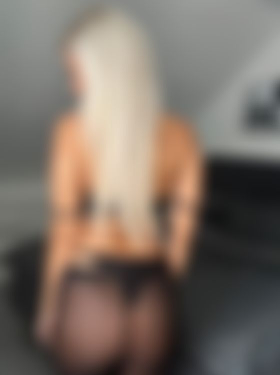 Diesen NYLON Arsch bekommst du ausgepackt! Wenn du mir heute folgst und meinen FEED durchstöberst kostenlos! 