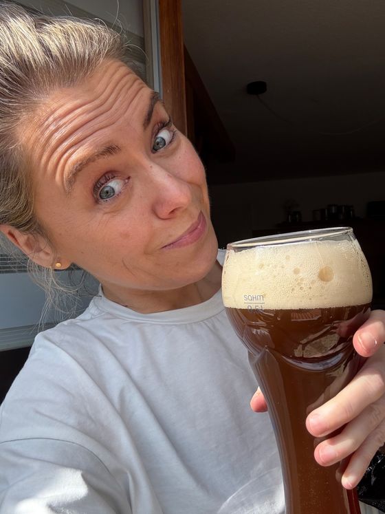 Genau so entspannt will ich den Samstag genießen – mit kühlem Getränk und heißen Gedanken an euch.🔥☺️💋