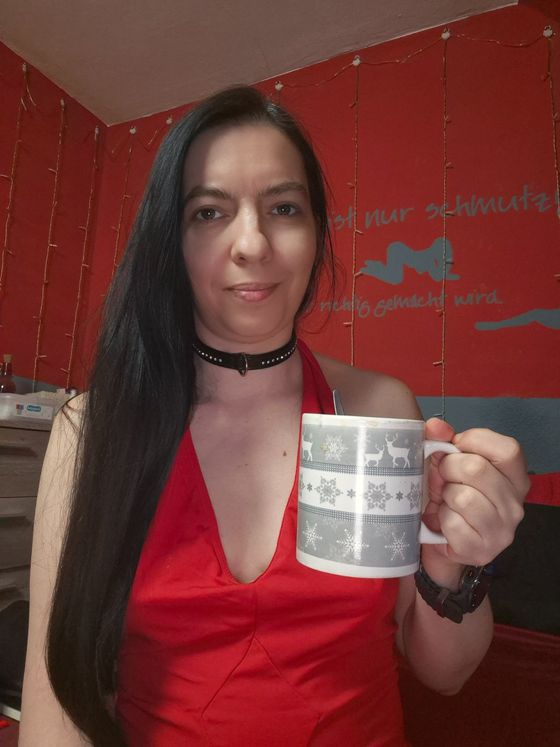 Guten Morgen ☕️ Heute fühlt es sich ehrlich gesagt auch für mich wie ein typischer Montag an  🤷🏽‍♀️ Aber naja viel steht heute nicht an...also wird das schon. Erstmal arbeiten je nachdem bis ca 20/22 Uhr und dann muss ich mich definitiv rasieren, denn das habe ich gestern zeitlich nicht mehr geschafft 😅

Wie sieht dein Tag aus und bist du gut in die neue Woche gestartet? 