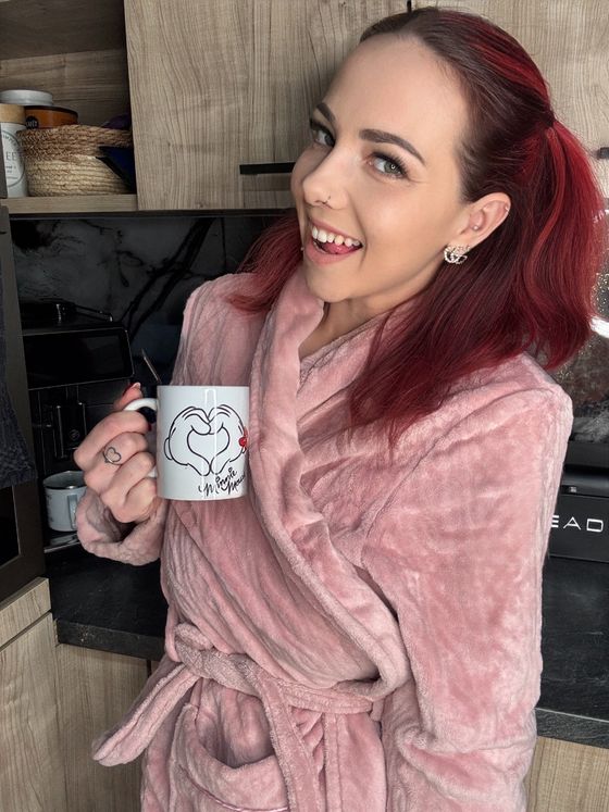 ich sage immer: Wenn ein Mann in der früh um 5 Uhr zum Arbeiten aufstehen muss, sollte er auch mit einem Blowjob oder guten Morgen SEX geweckt werden