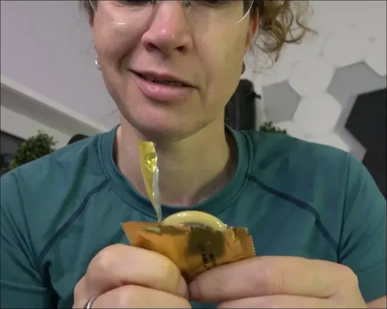 Ui... was habe ich denn mit dem #Kondom vor?
Ooh... what am I going to do with the #condom?