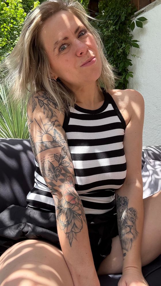 Juuungs...🔥 Donnerstag Vormittag bin ich im LIVESTREAM 🔥💦🥵 und ich bin heiss auf eure geilen Schwänze😈