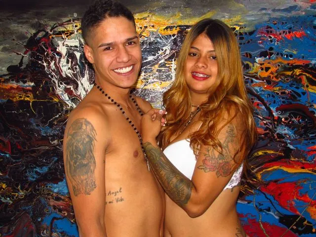 Sexcam von SantosBangs + CandyNasty