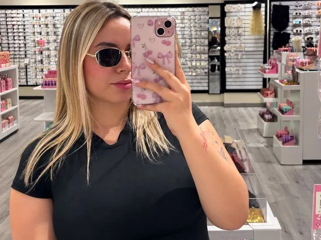 MAEVEBIGBOOBS -