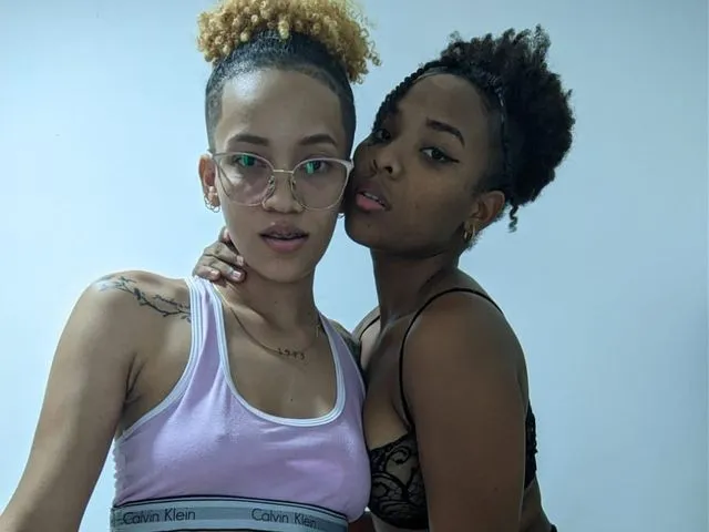 Sexcam von Emily + Jen