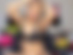 AdelaHotXXX LiveCam